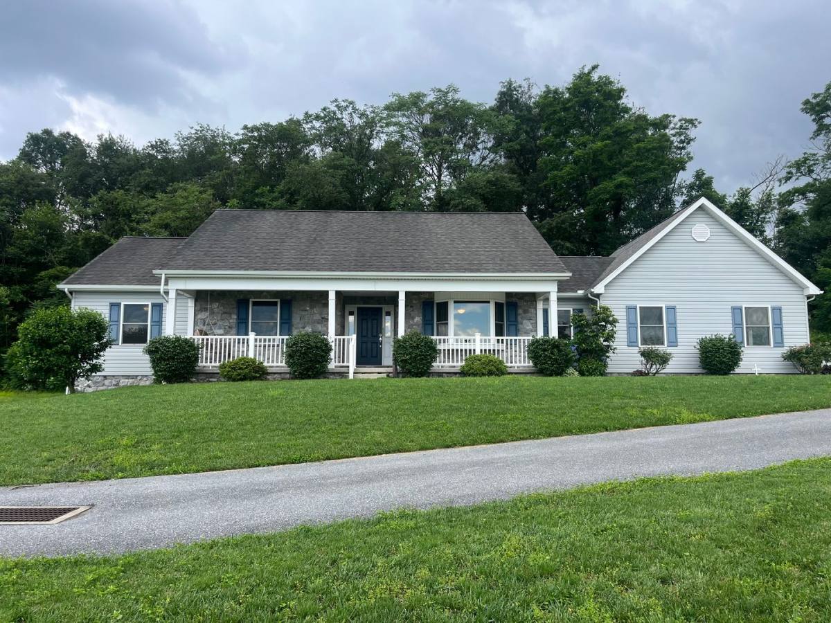 House for rent at 794 Fairview Rd, Mount Joy, PA 17552