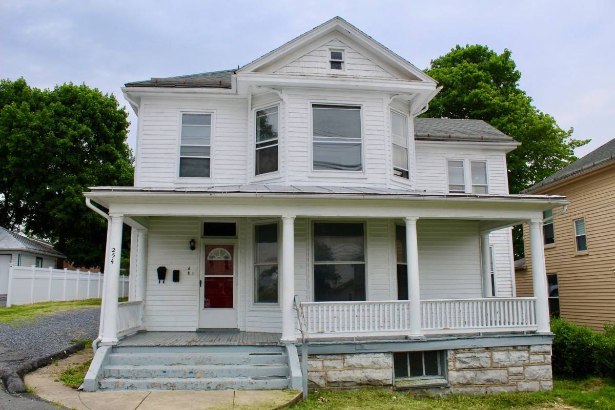 Apartment for rent at 254 W Market St, Harrisonburg, VA 22801