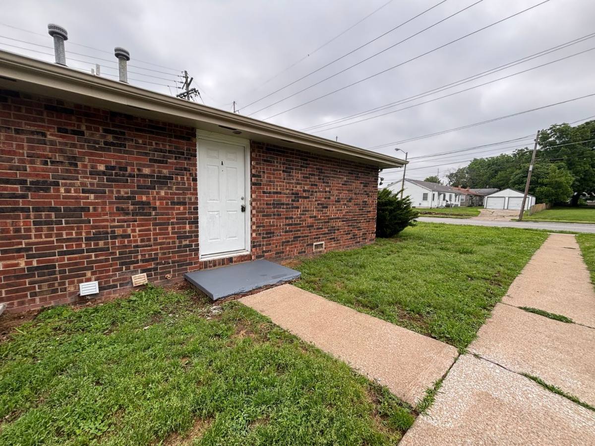 Apartment for rent at 803 S Jefferson Ave, Springfield, MO 65806