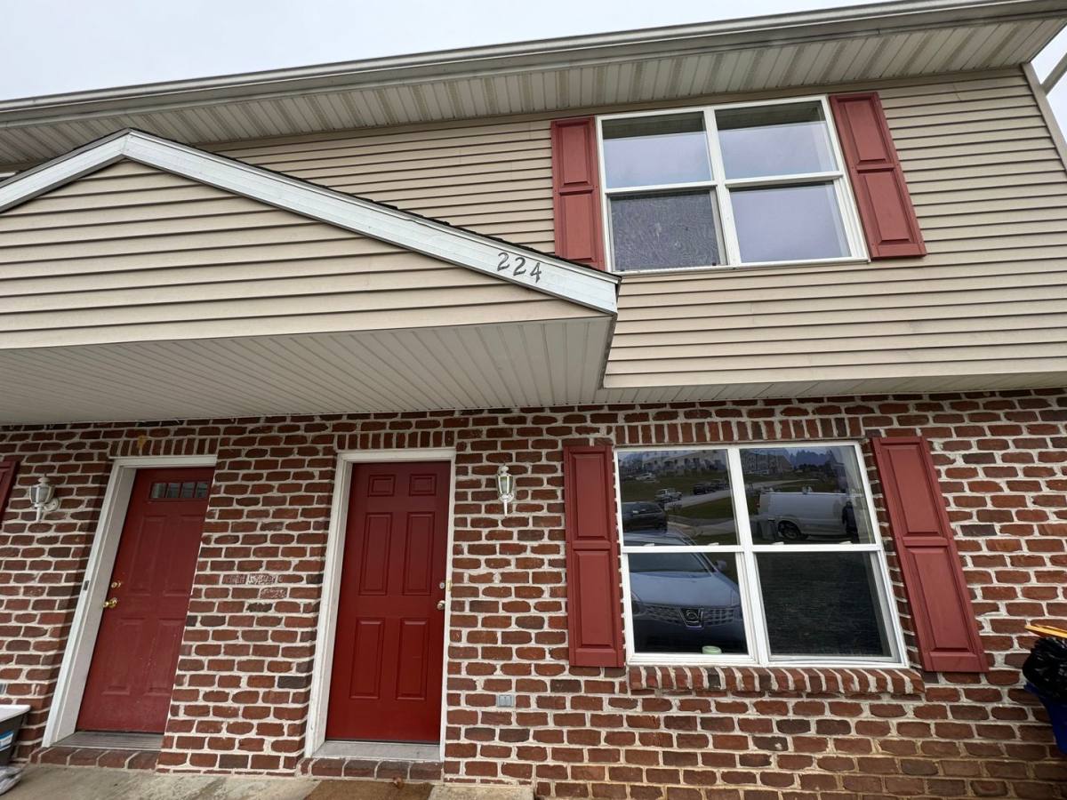 Townhouse for rent at 224 Craigdan Dr, Dallastown, PA 17313