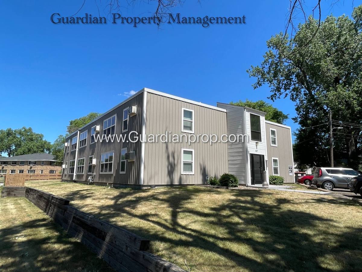 Apartment for rent at 627 Polk St NE, Minneapolis, MN 55413