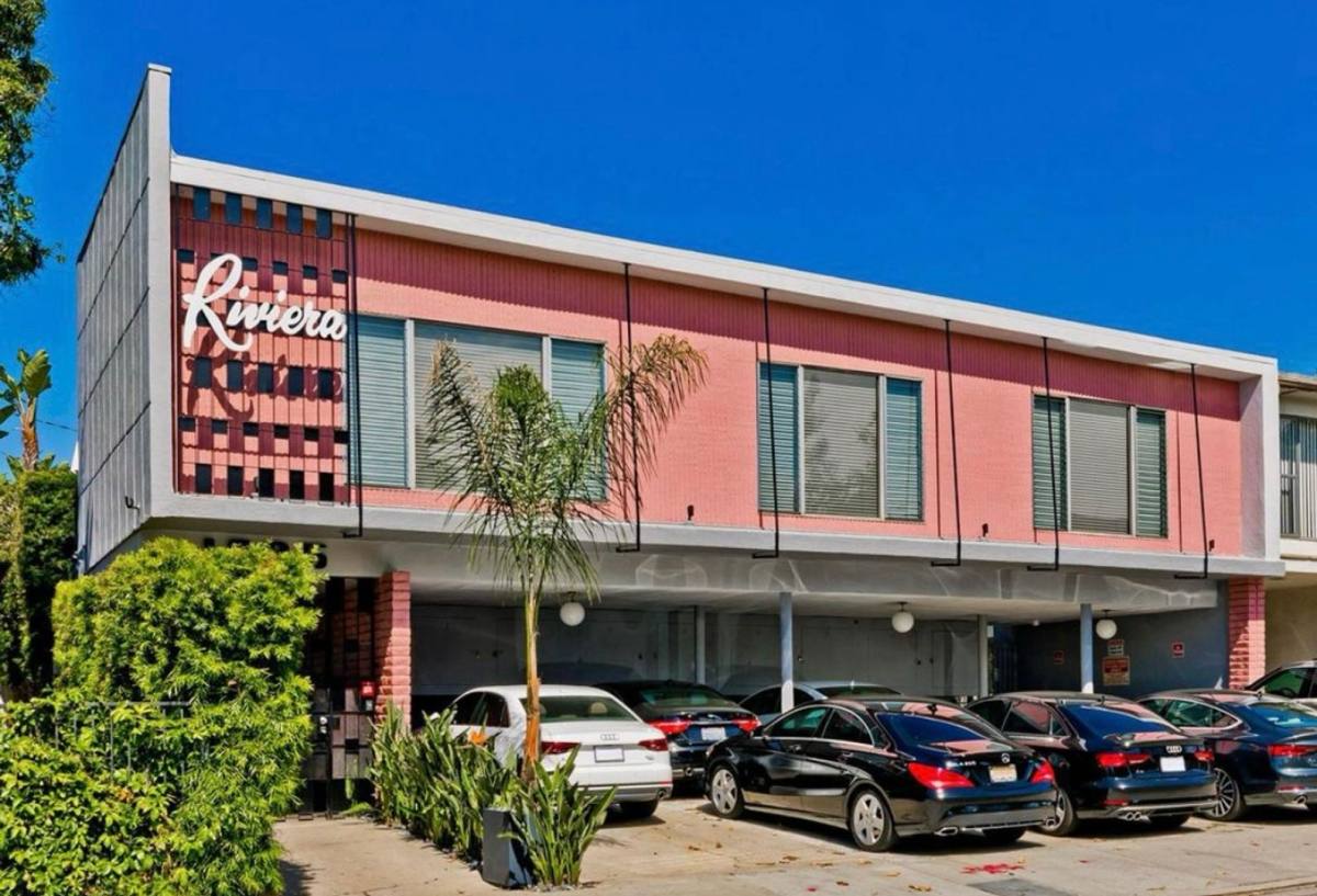 Apartment for rent at 1035 N Sierra Bonita Ave, Los Angeles, CA 90046