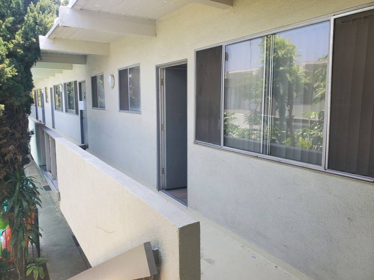 Apartment for rent at 3723-25 Inglewood Blvd, Los Angeles, CA 90066