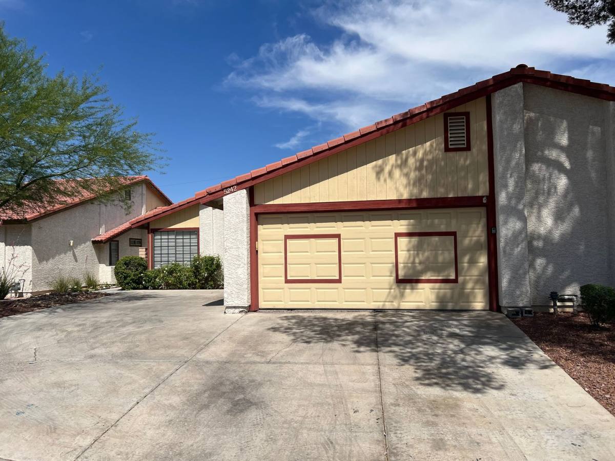 House for rent at 5242 Dickens Dr, Las Vegas, NV 89119