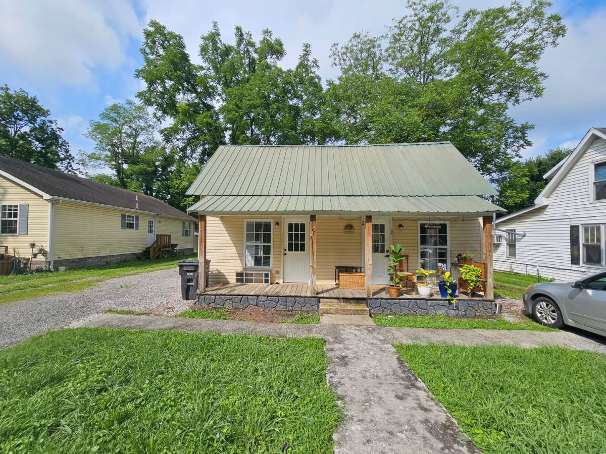 House for rent at 605A N Washington St, Tullahoma, TN 37388