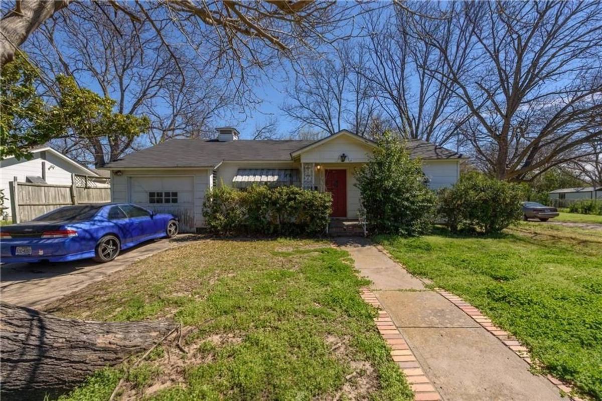 Apartment for rent at 1200 Coit St, Denton, TX 76201