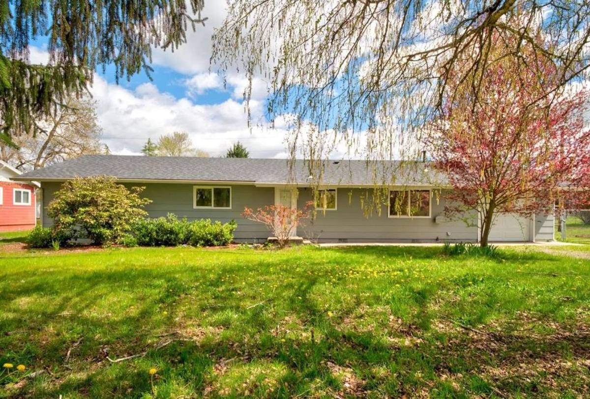 House for rent at 181 Glen Dr, Grants Pass, OR 97526