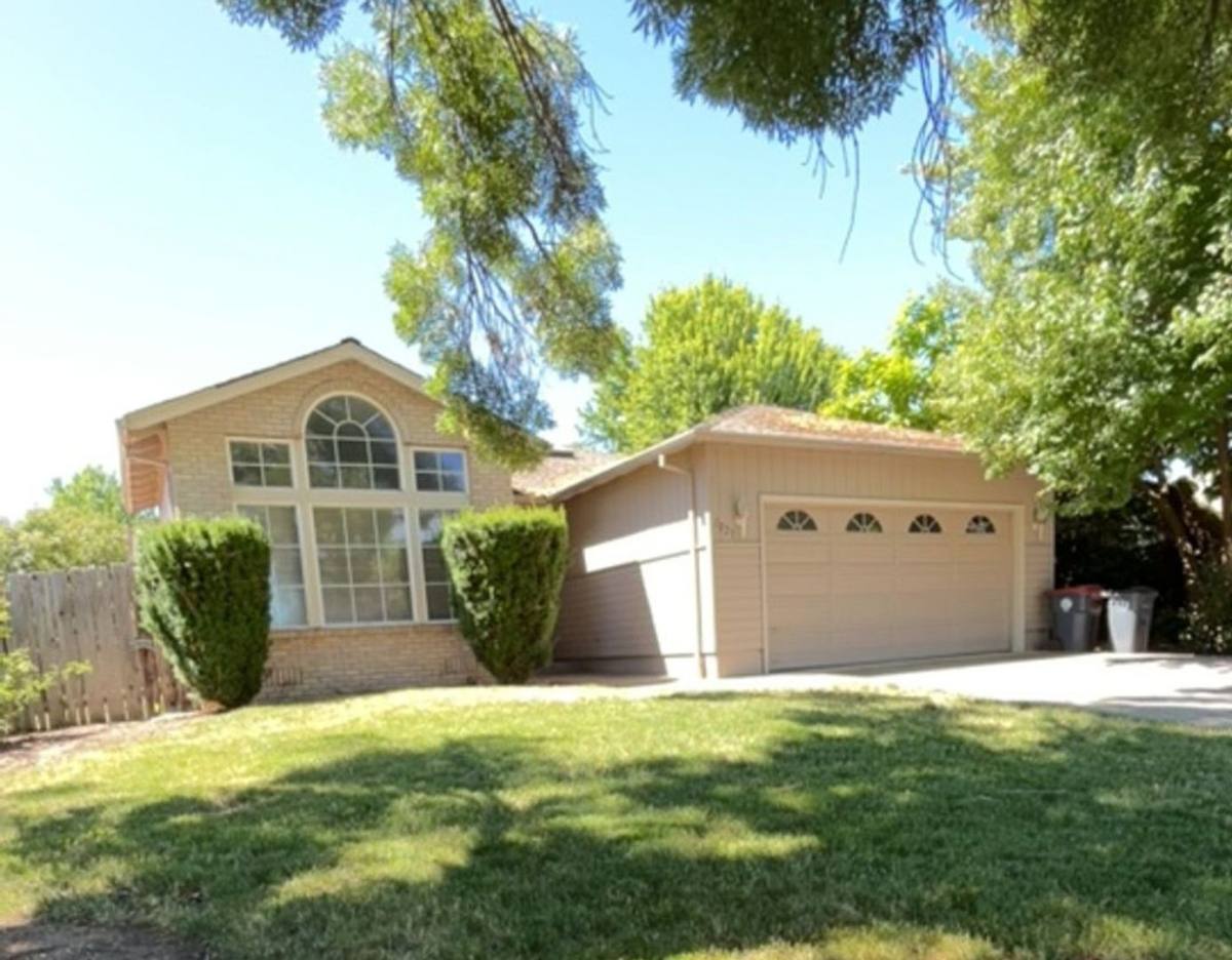 House for rent at 1821 Layla Dr, Medford, OR 97501
