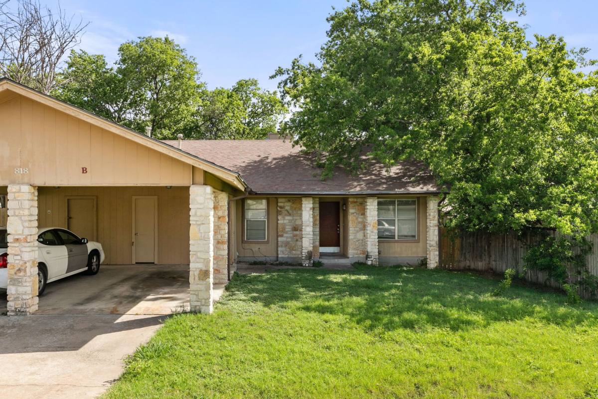 Apartment for rent at 818 Sirocco Dr, Austin, TX 78745