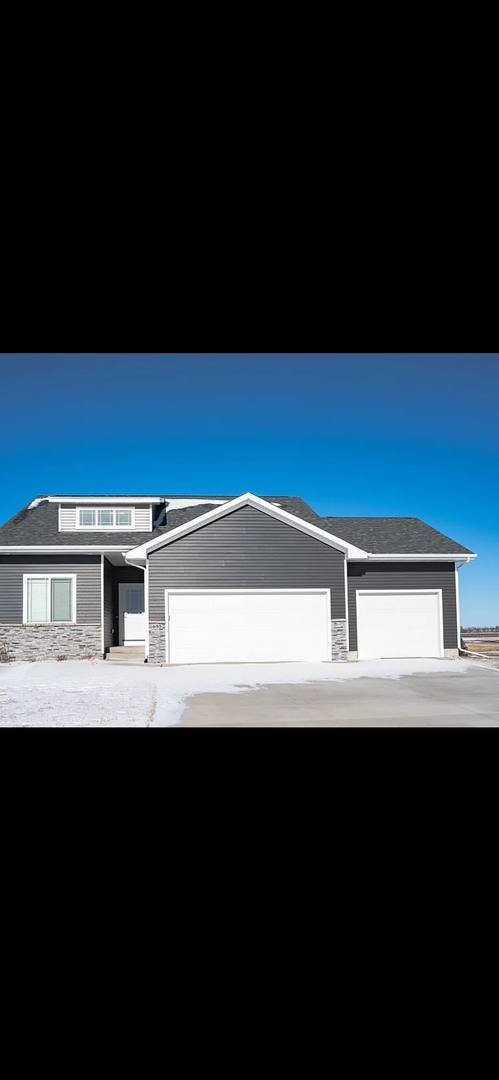 House for rent at 645 SE Tallgrass Lane, Waukee, IA 50263