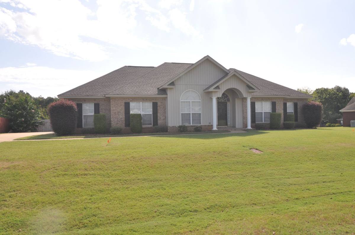 House for rent at 172 Sunnybrook Dr, Deatsville, AL 36022