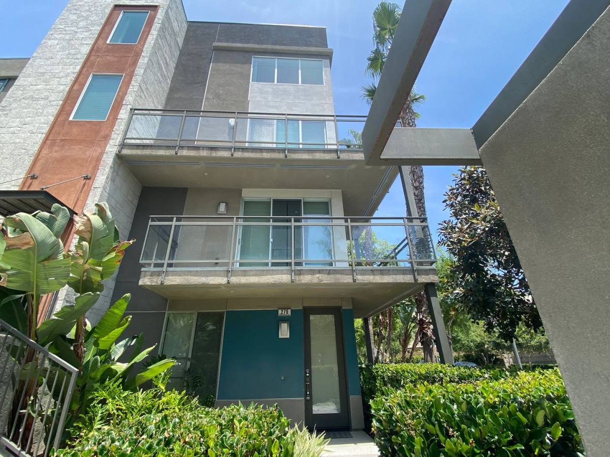 Townhouse for rent at 270 Rockefeller, Irvine, CA 92612
