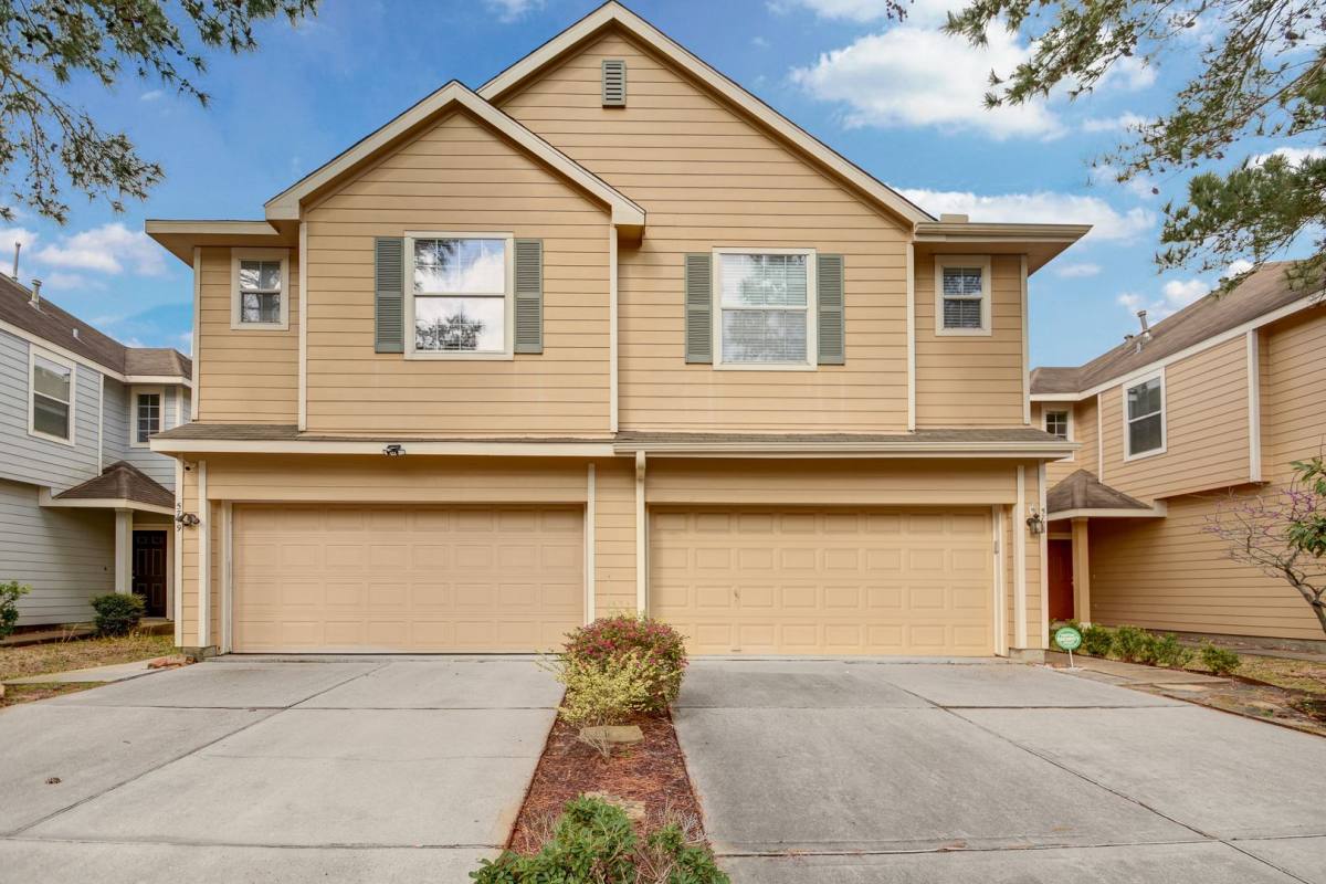 Townhouse for rent at 5723 Vinemont Lane, Houston, TX 77084