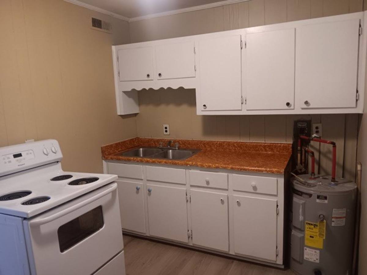 Apartment for rent at 101 N Clay St, Hopkinsville, KY 42240