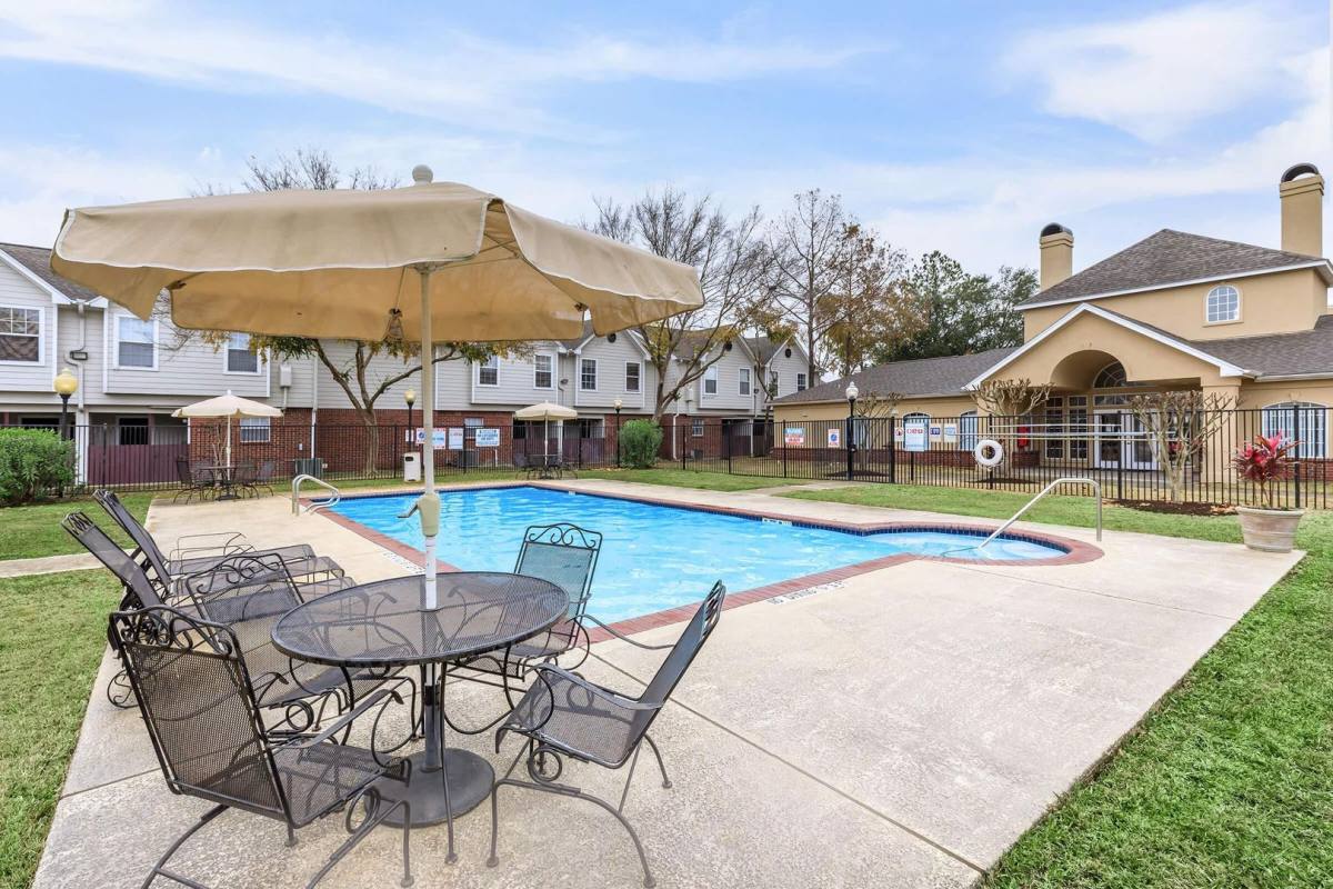 Townhouse for rent at 9888 United Dr, Houston, TX 77036