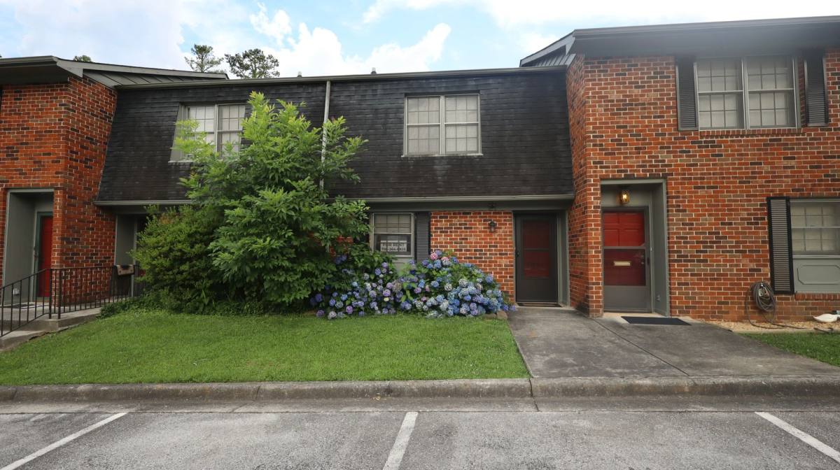 House for rent at 1961 Meadowbrook Circle, Dalton, GA 30720