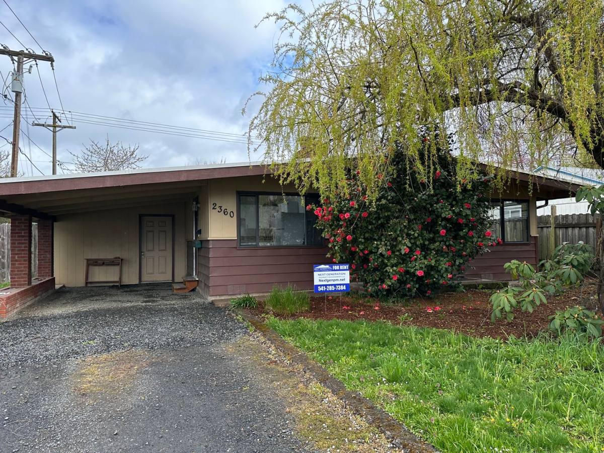 House for rent at 2360 D' St, Springfield, OR 97477