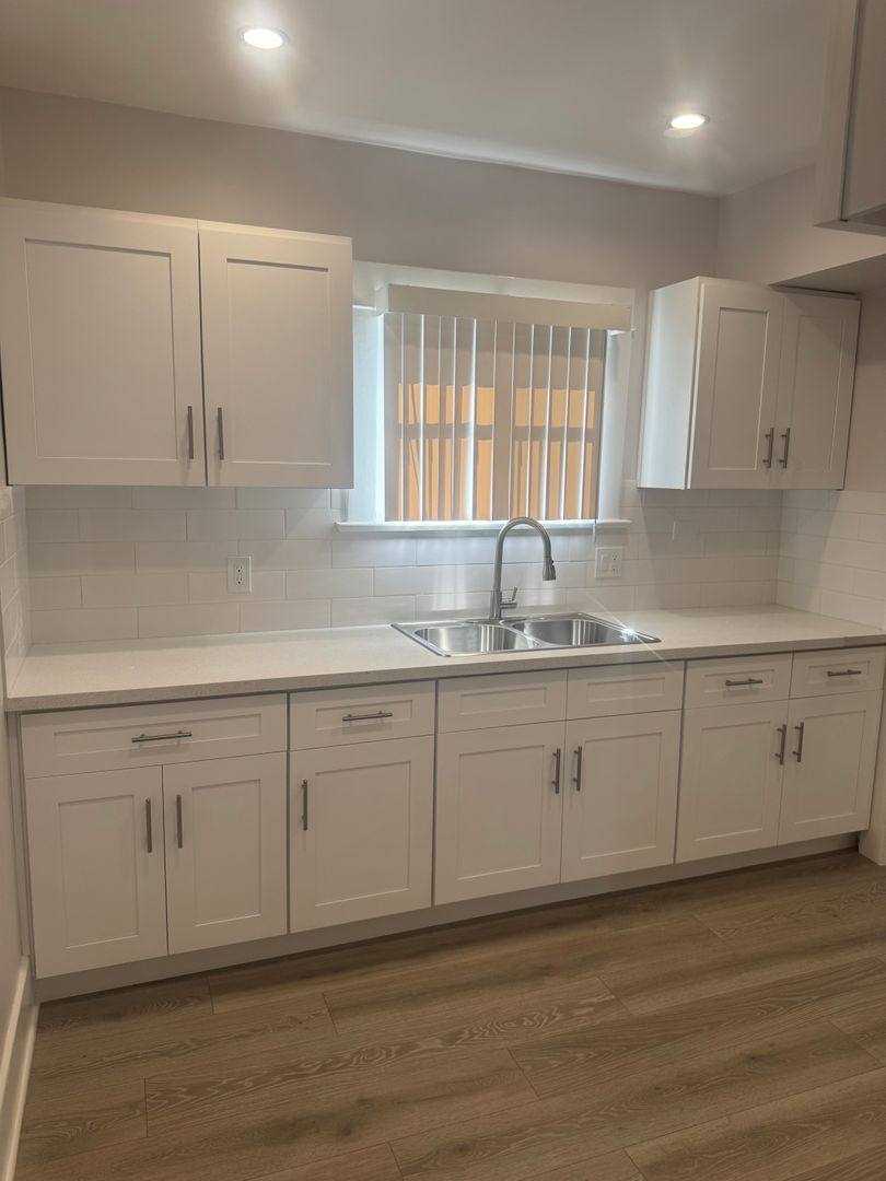 Apartment for rent at 131O W 22nd St, Los Angeles, CA 90007