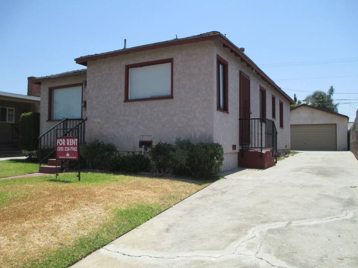 House for rent at 718 E 113th St, Los Angeles, CA 90059