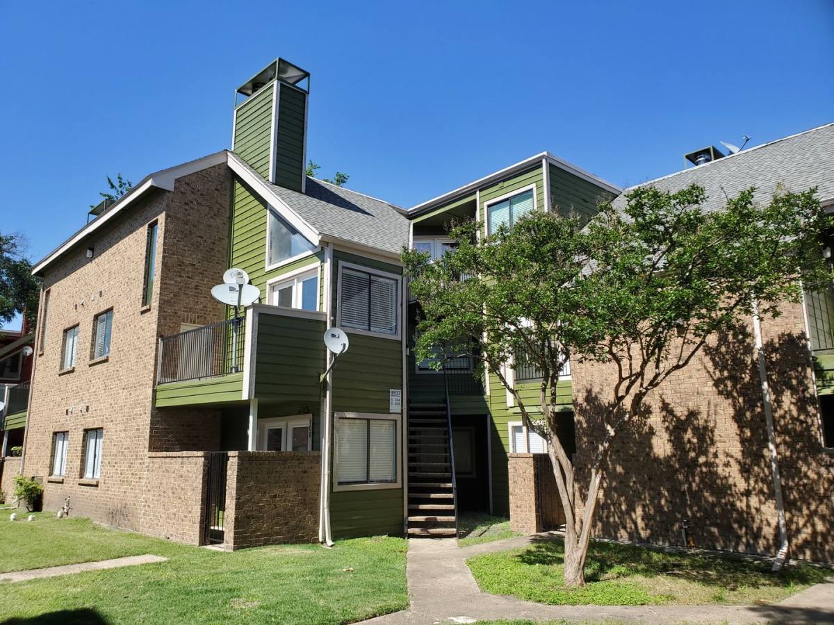 Apartment for rent at 9837 Walnut St, Dallas, TX 75243