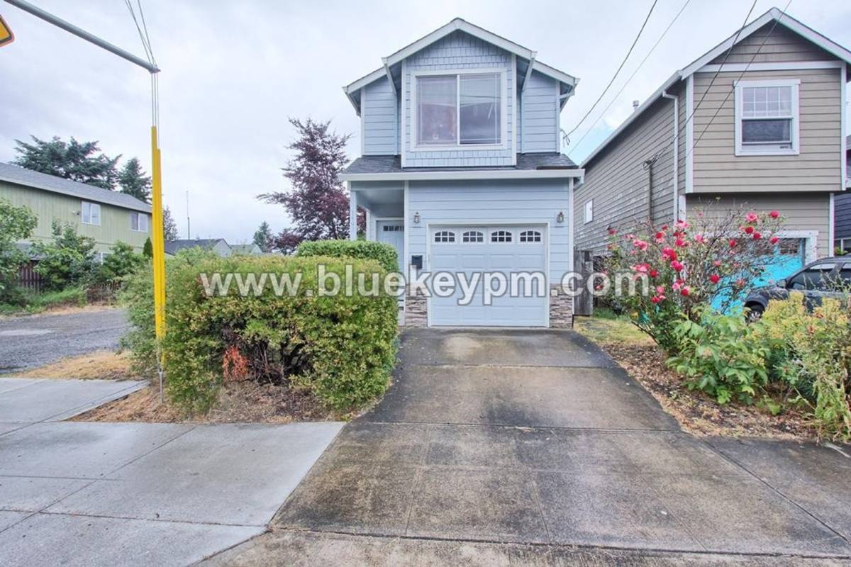 House for rent at 5403 SE Flavel St, Portland, OR 97206