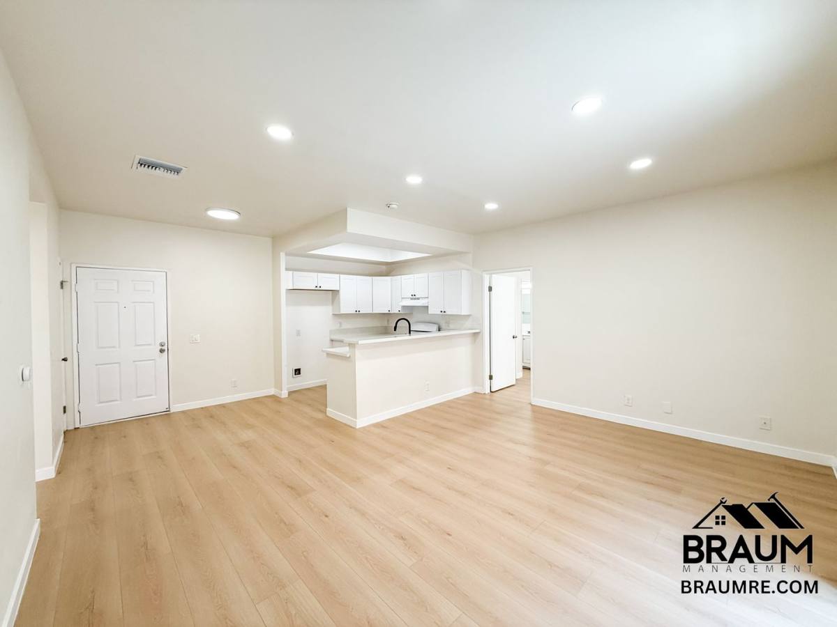 Apartment for rent at 11459 Collins St, North Hollywood, CA 91601
