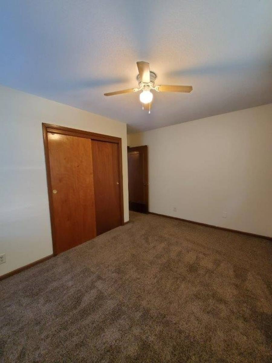 Apartment for rent at 1075 33rd St, Des Moines, IA 50311