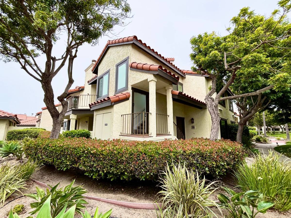 House for rent at 2287 Martinique Lane, Oxnard, CA 93035