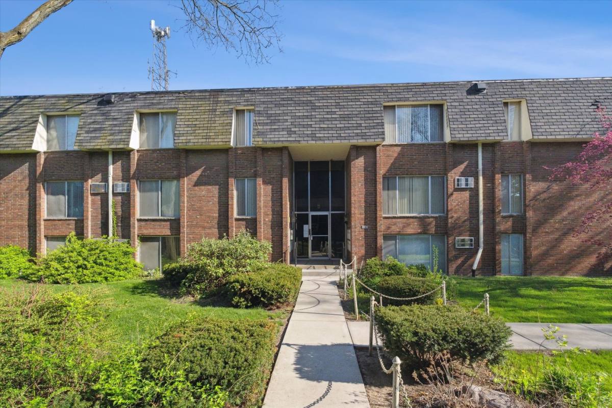 Apartment for rent at 23740 Fenkell, Detroit, MI 48223