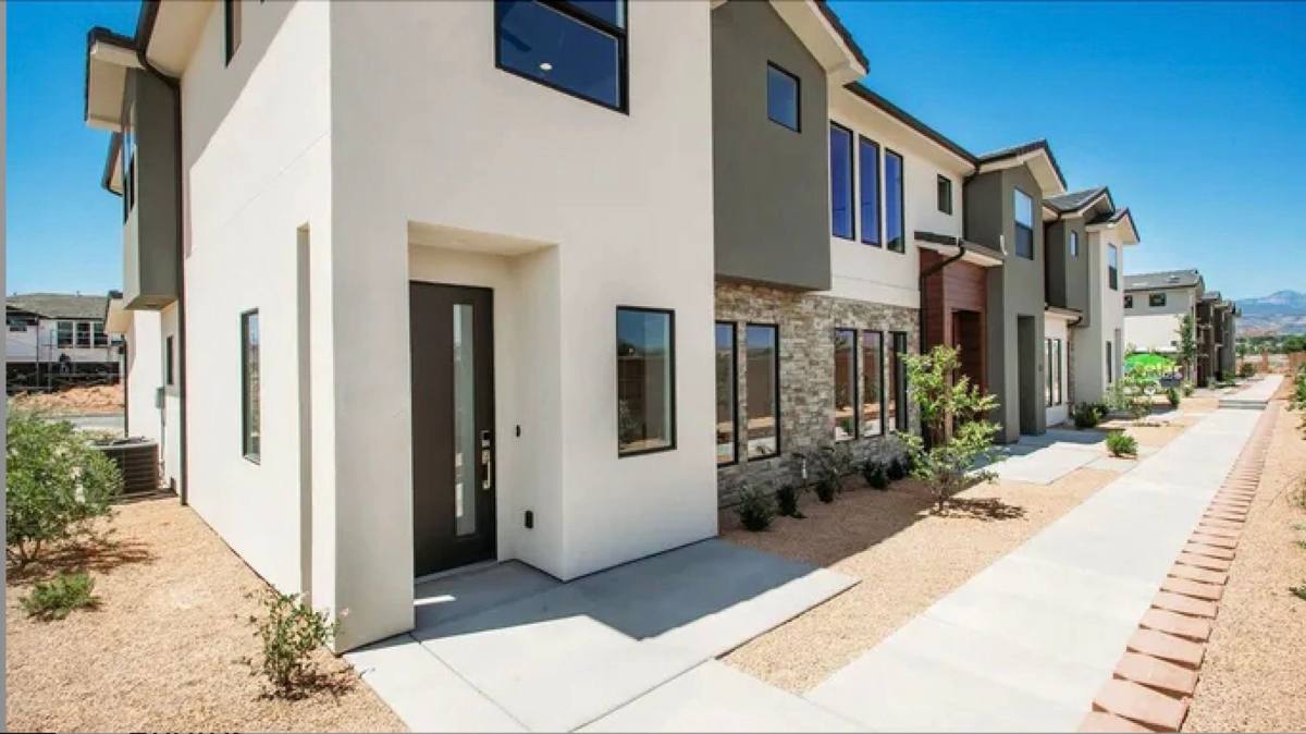Townhouse for rent at 831 S Scarlet Oak Lane, Saint George, UT 84790