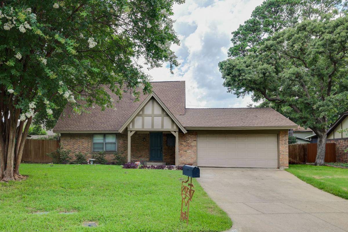 House for rent at 3906 San Luis Court, Arlington, TX 76016