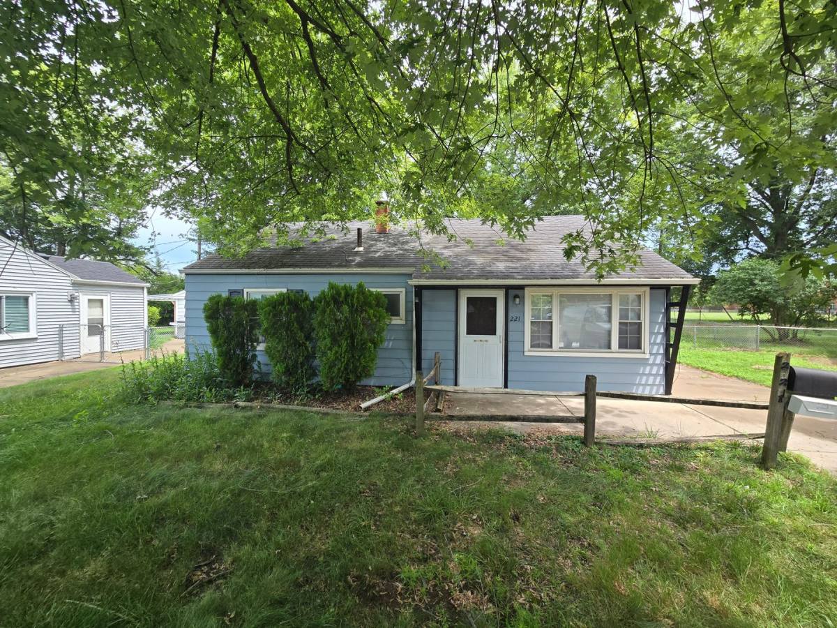 House for rent at 221 Melamad Court, Toledo, OH 43609