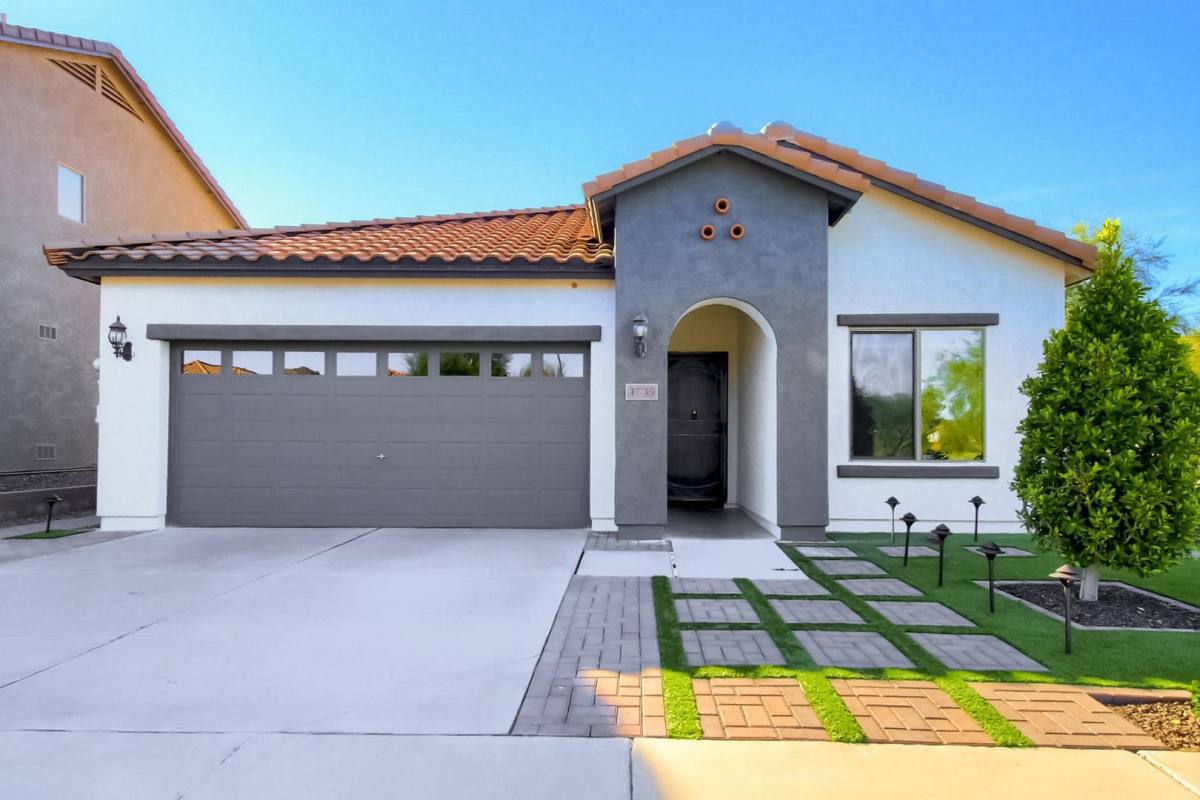House for rent at 1735 W Straight Arrow Lane, Phoenix, AZ 85085