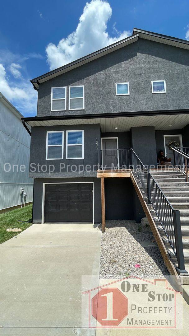 Townhouse for rent at 1226 NW 77th St, Kansas City, MO 64118