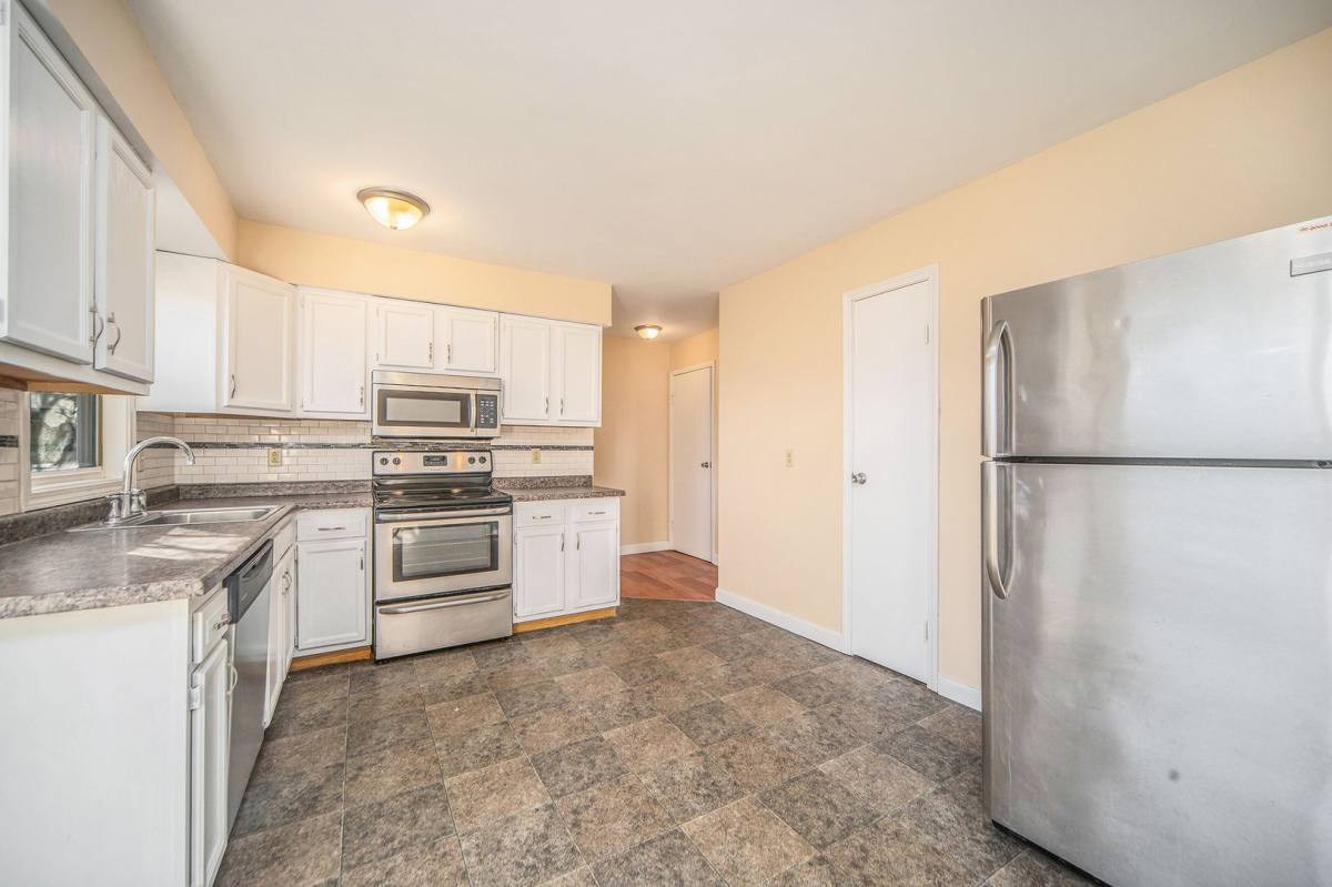 Townhouse for rent at 2538 Texel Dr, Kalamazoo, MI 49048
