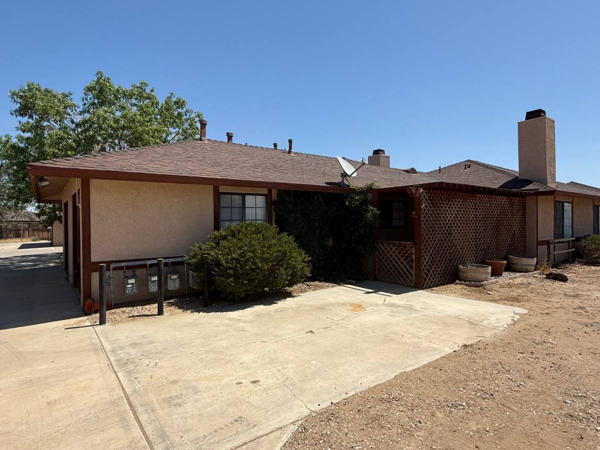 Apartment for rent at 20292 Thunderbird Rd, Apple Valley, CA 92307