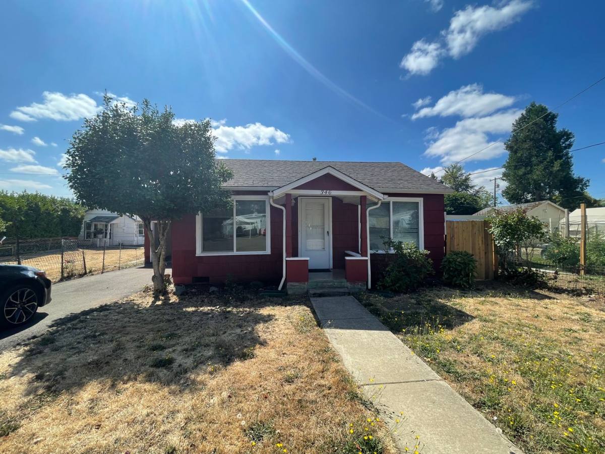 House for rent at 346 E 2nd St, Sutherlin, OR 97479