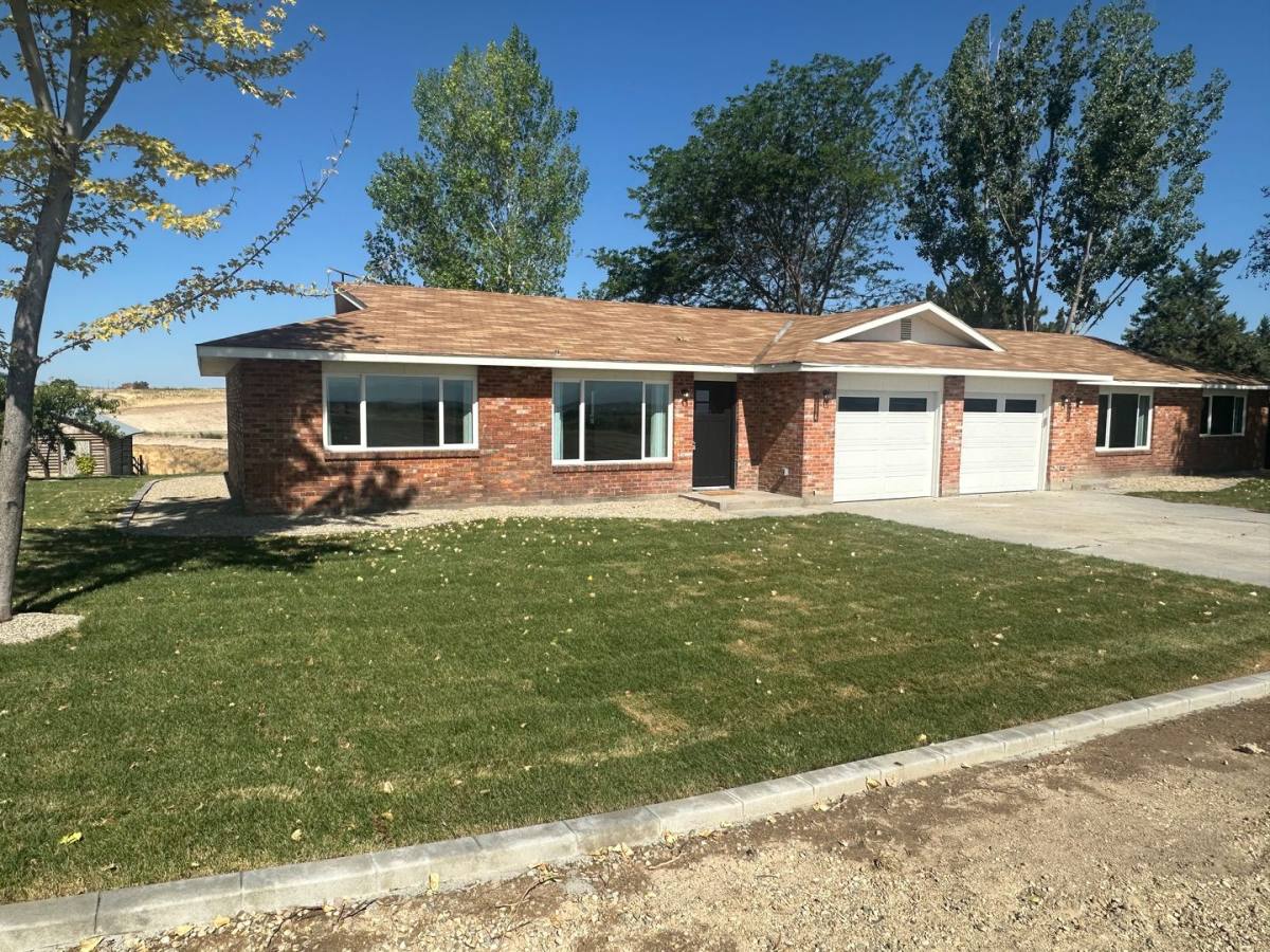 House for rent at 18887 Chicken Dinner Rd, Caldwell, ID 83607