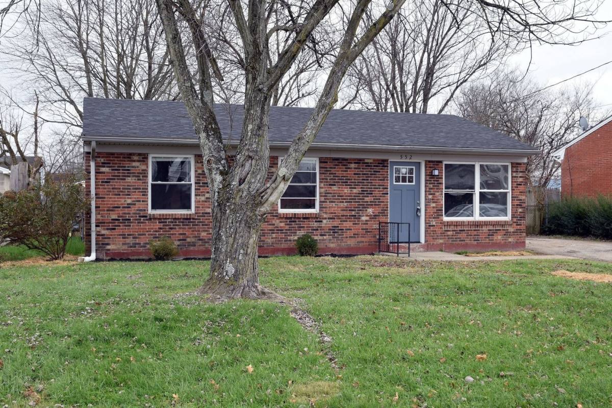 House for rent at 552 Blossom Dr, Louisville, KY 40229