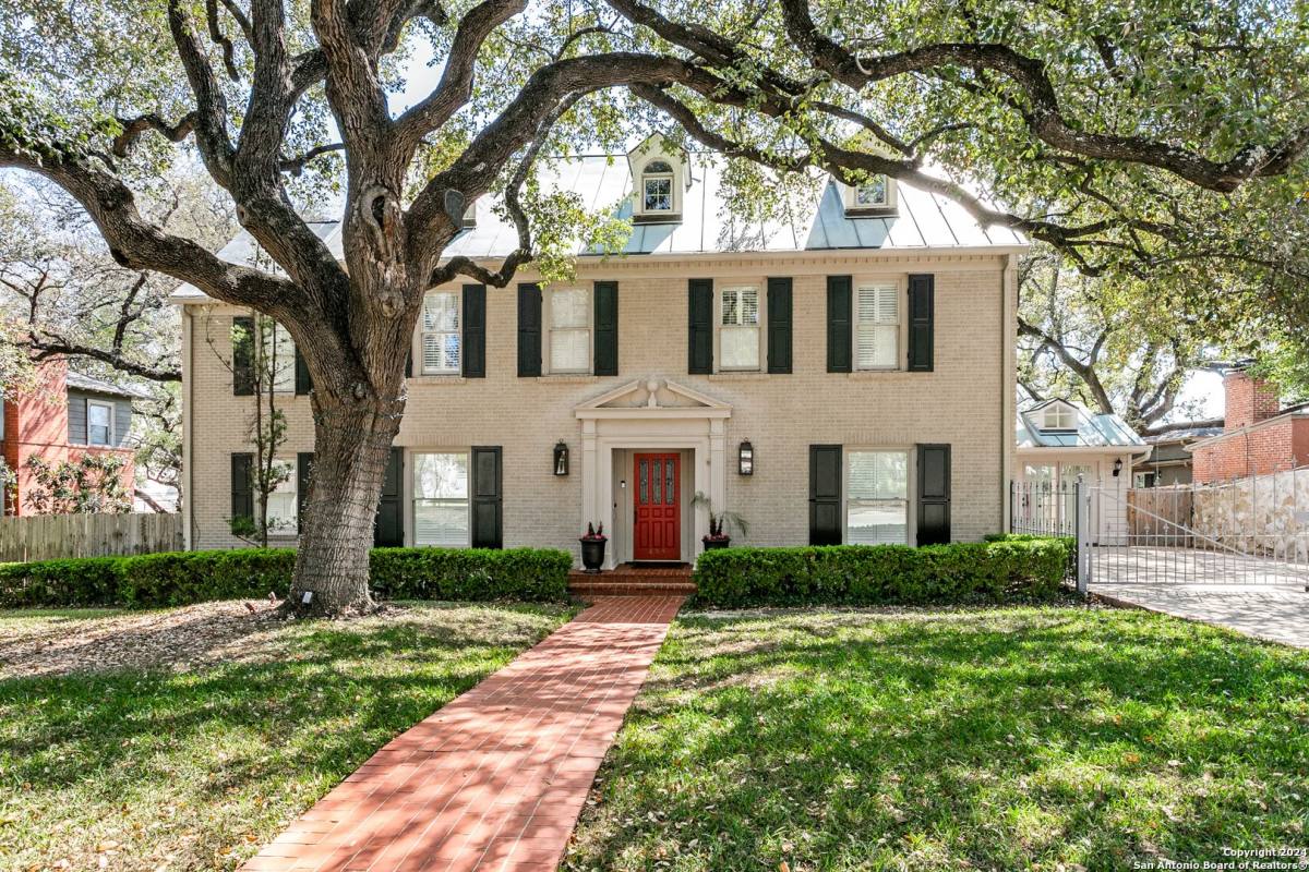 House for rent at 254 E Summit Ave, San Antonio, TX 78212