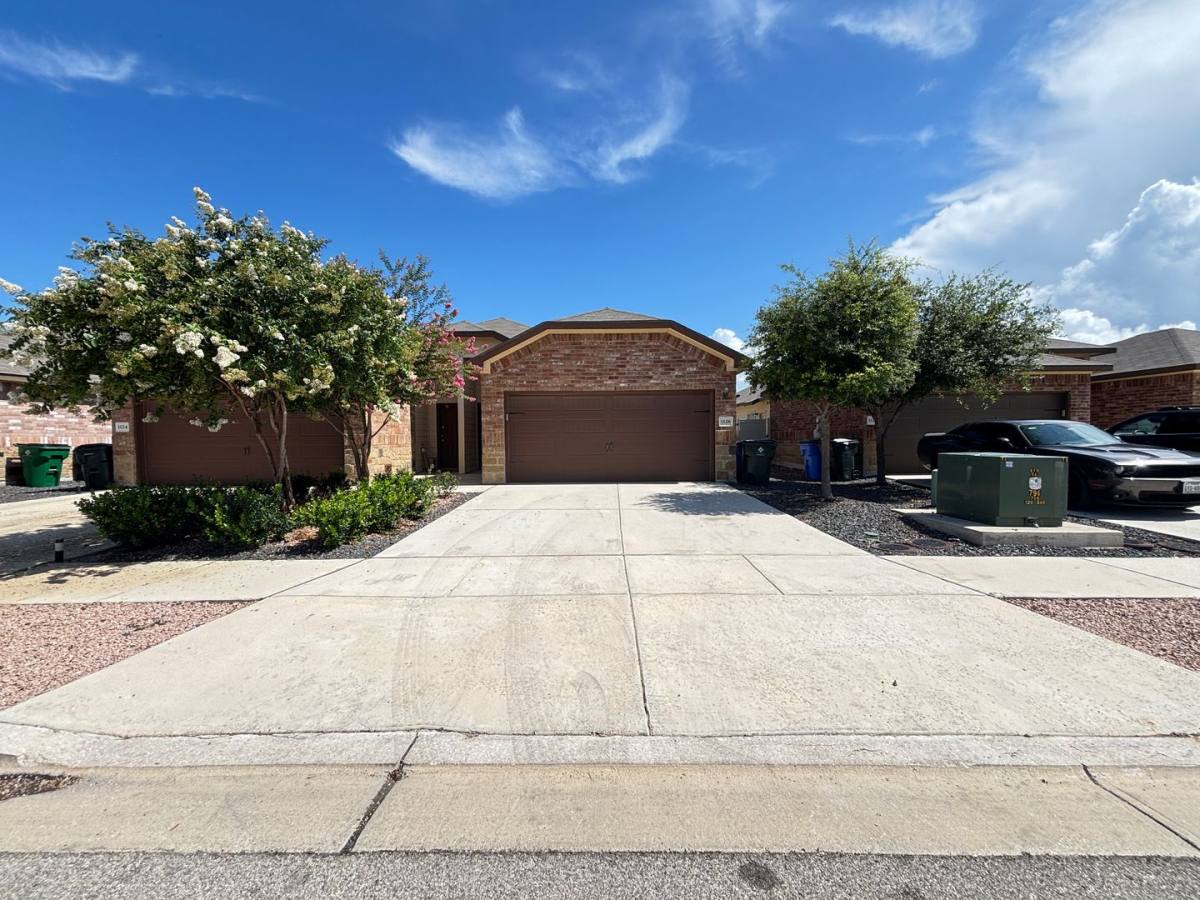 Townhouse for rent at 1126 Burek Cross, Seguin, TX 78155
