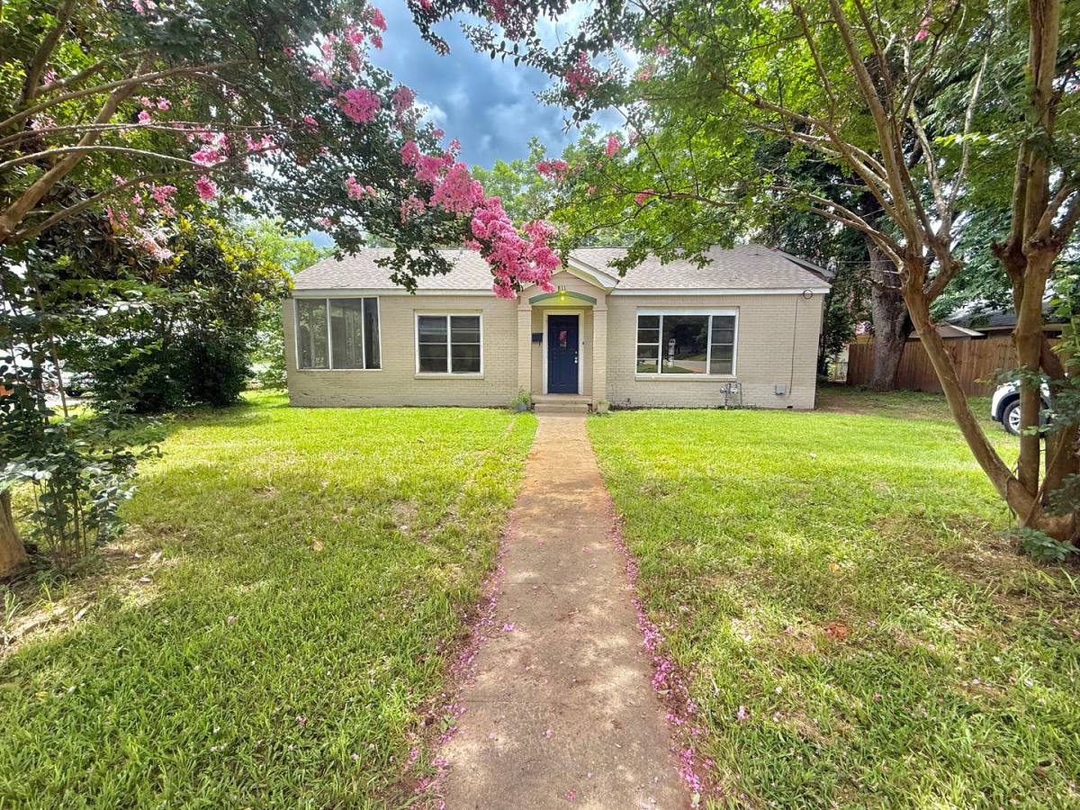 House for rent at 811 Kickapoo St, Jacksonville, TX 75766