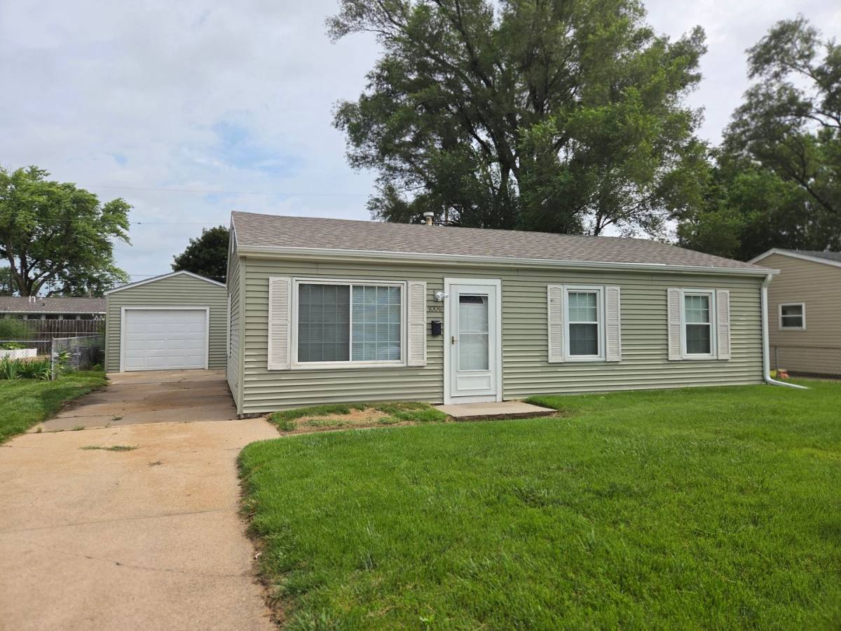 House for rent at 1006 Hiatt St, Carter Lake, IA 51510