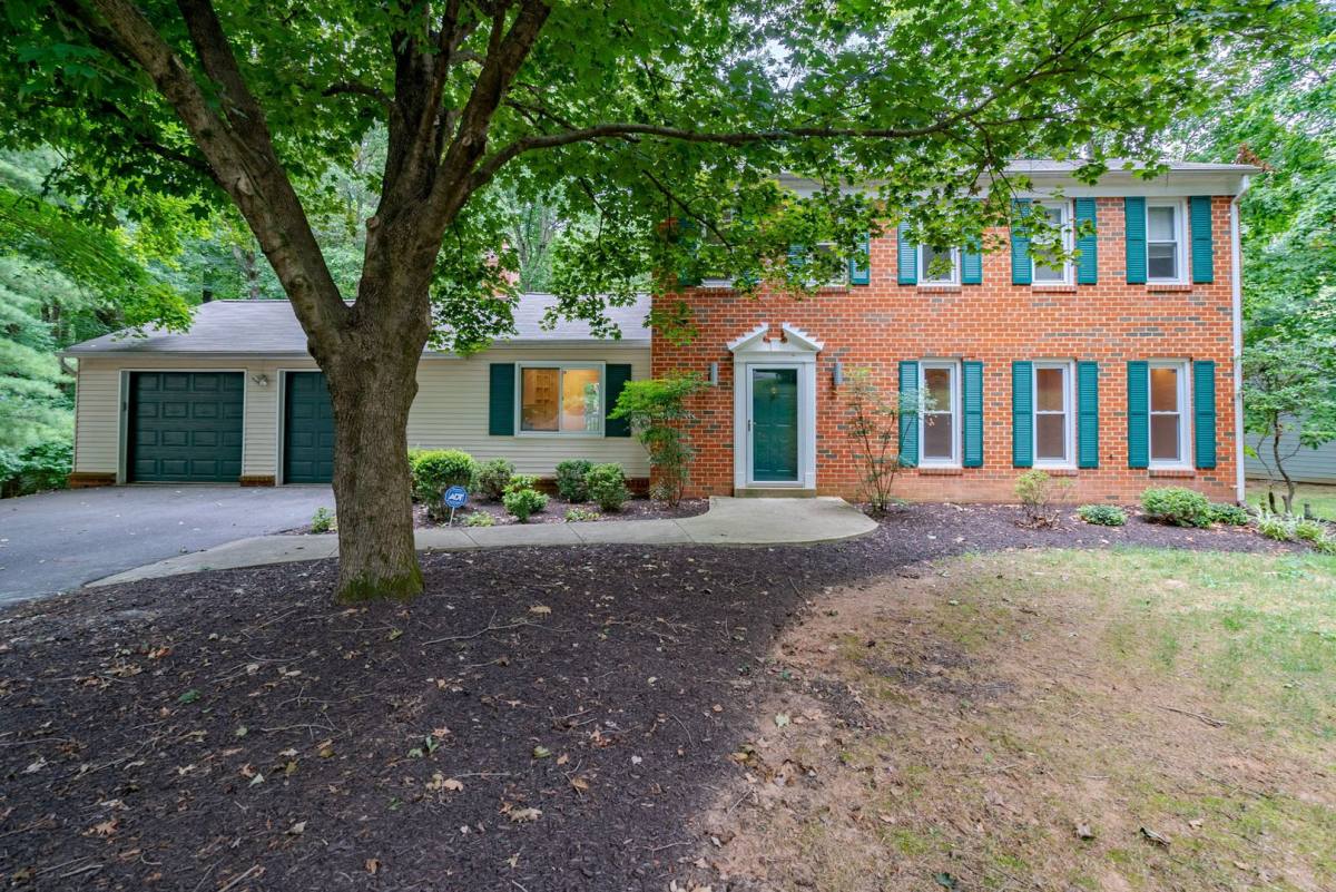 House for rent at 10409 Adel Rd, Oakton, VA 22124