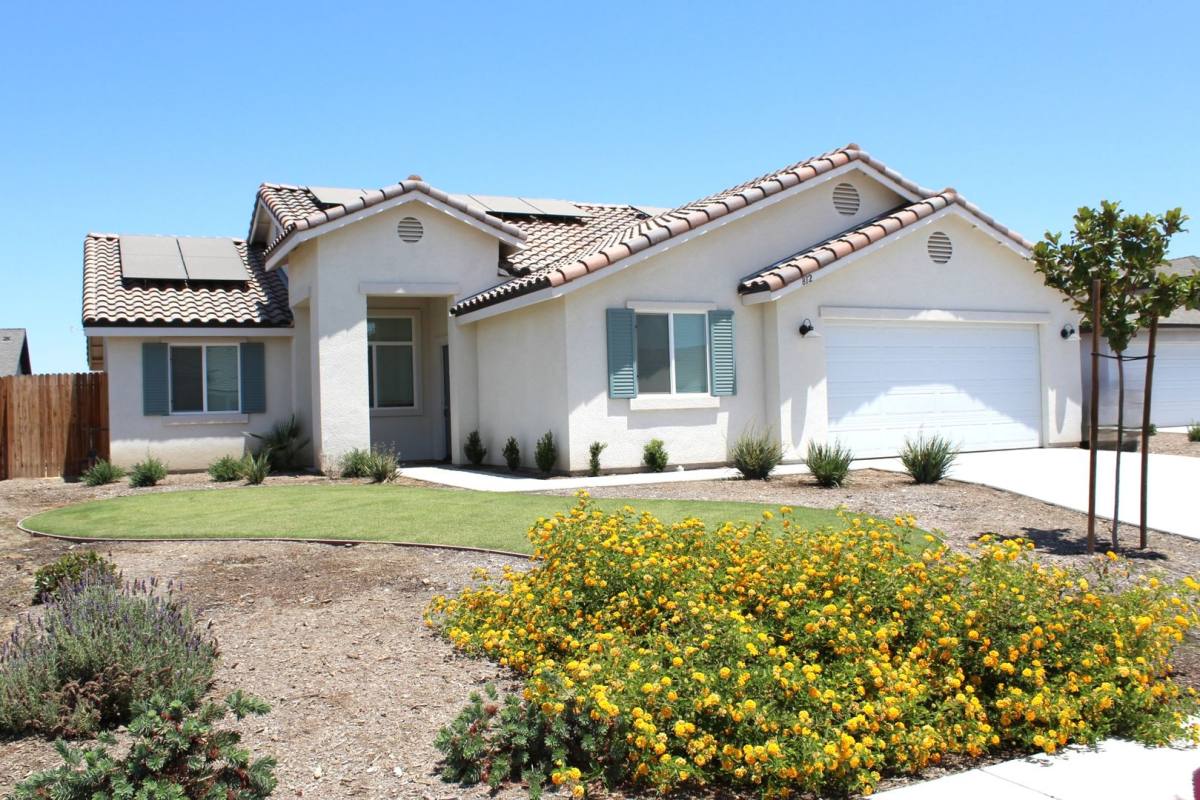 House for rent at 812 Beaconsfield Court, Bakersfield, CA 93307