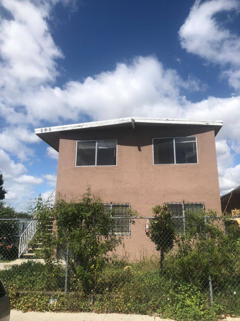 Apartment for rent at 203 E 53rd St, Los Angeles, CA 90011