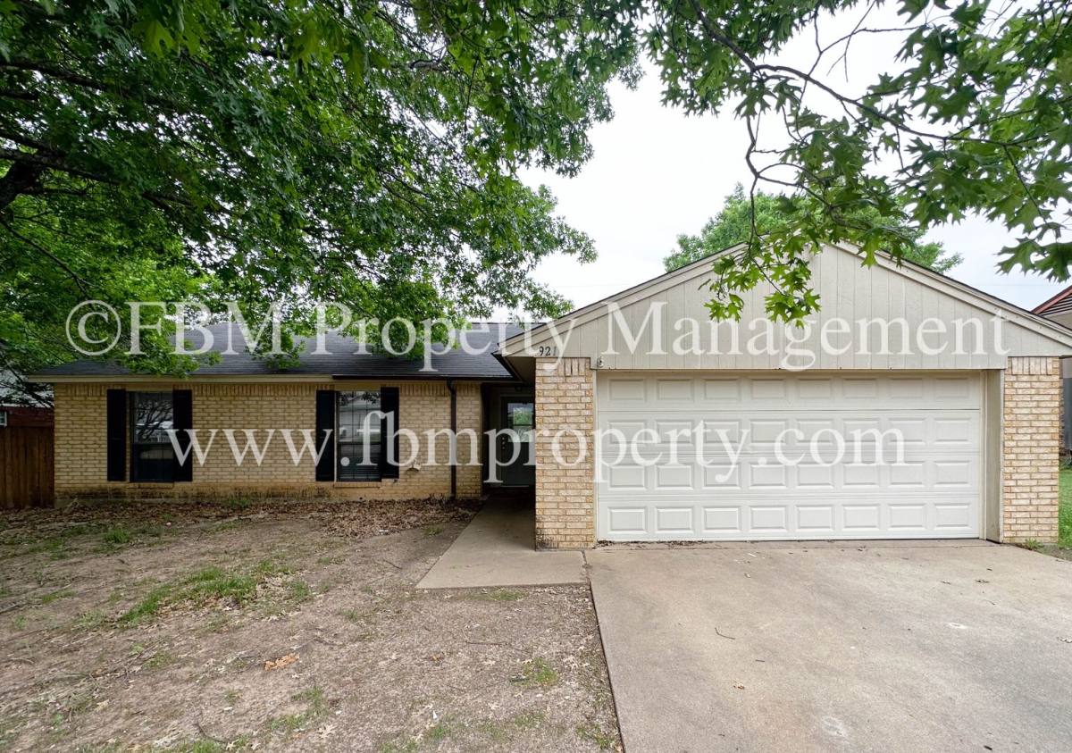 House for rent at 921 Park Place Blvd, Midlothian, TX 76065