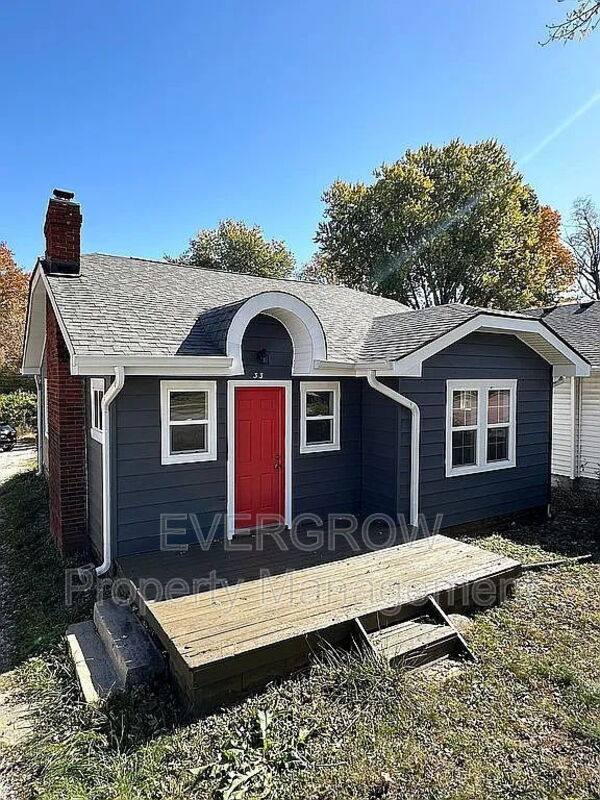 House for rent at 33 S Lynhurst Dr, Indianapolis, IN 46241