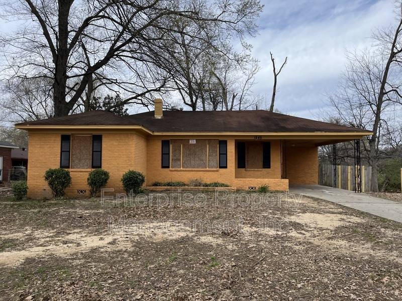 House for rent at 1848 Woodburn Dr, Memphis, TN 38127