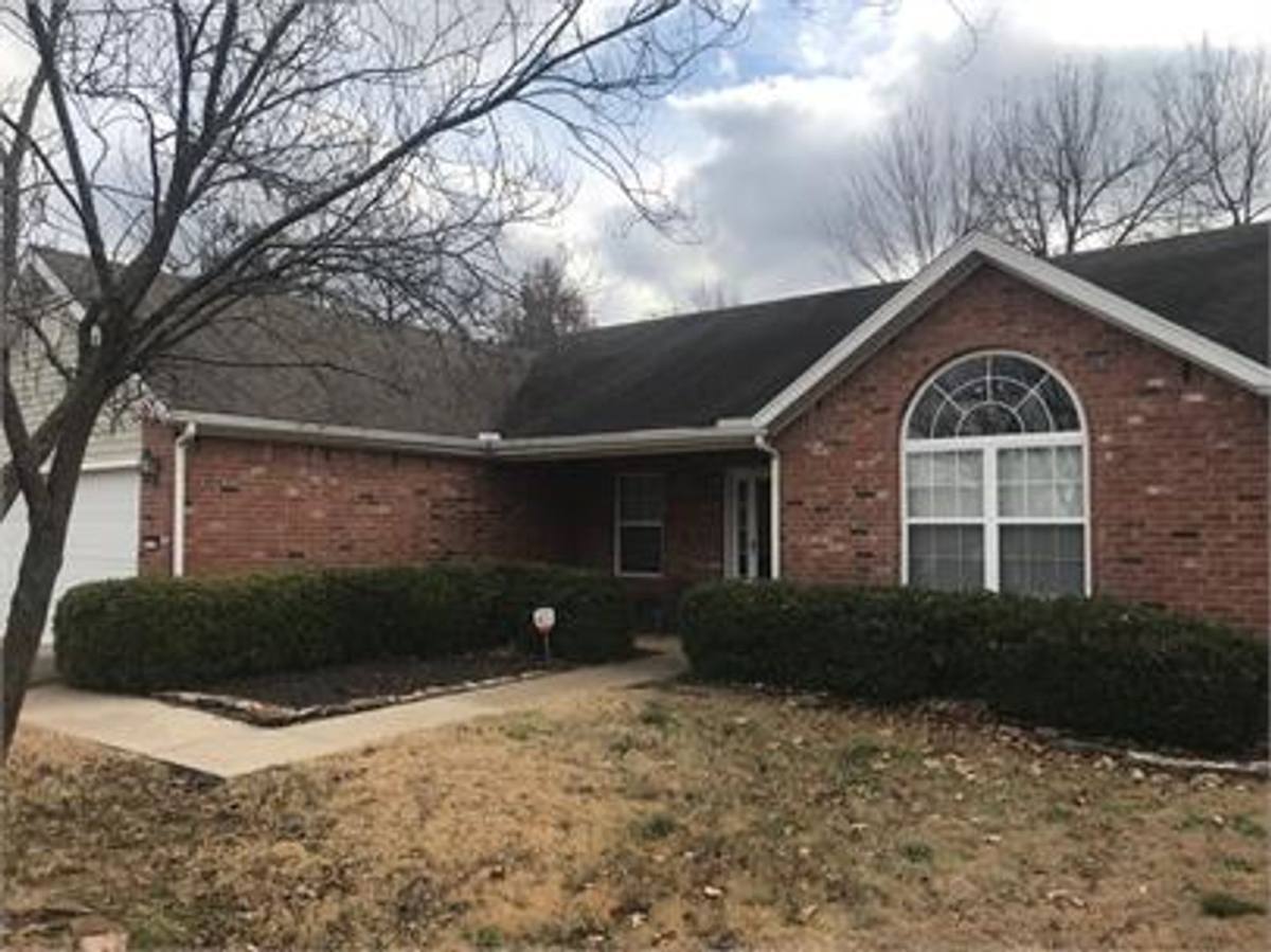1171 E Cain Dr, Fayetteville, AR 72703